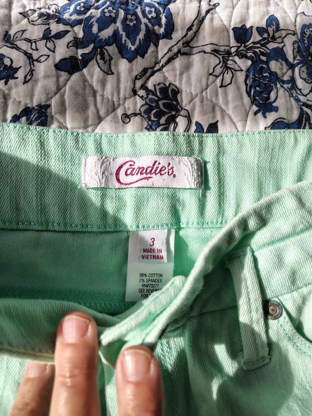Candie's Mint Green Denim Roll-Hem Jean Shorts Size 3 - Picture 2 of 3